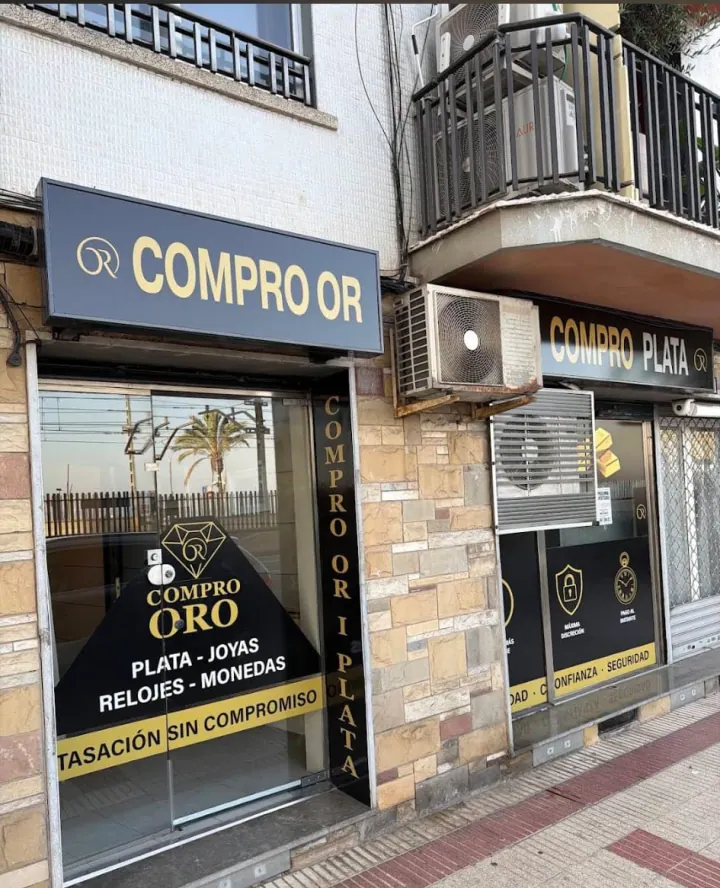 Fachada real de COMPRO OR I PLATA MASNOU en Carrer de Barcelona, 12